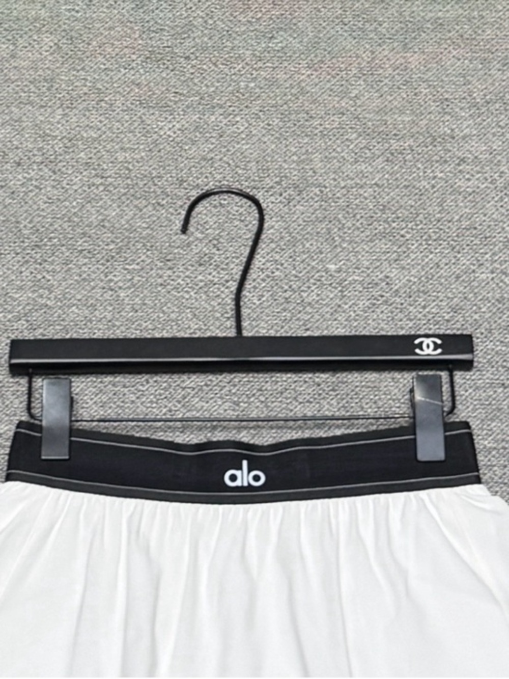 ALO Yoga White Mini Skirt with Black Waistband - Picture 3 of 4